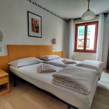 Hotel Modena Old Town Малчезине Екстериор снимка