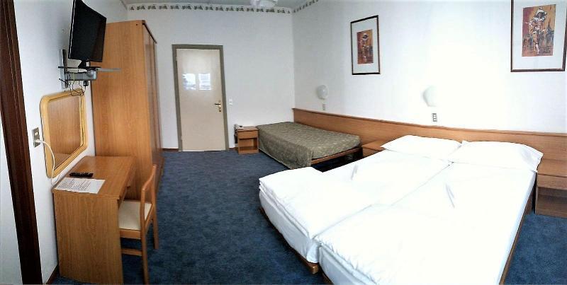 Hotel Modena Old Town Малчезине Екстериор снимка