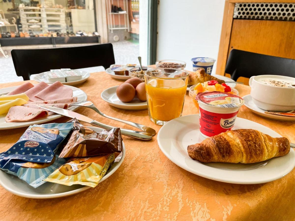 Hotel Modena Old Town Малчезине Екстериор снимка