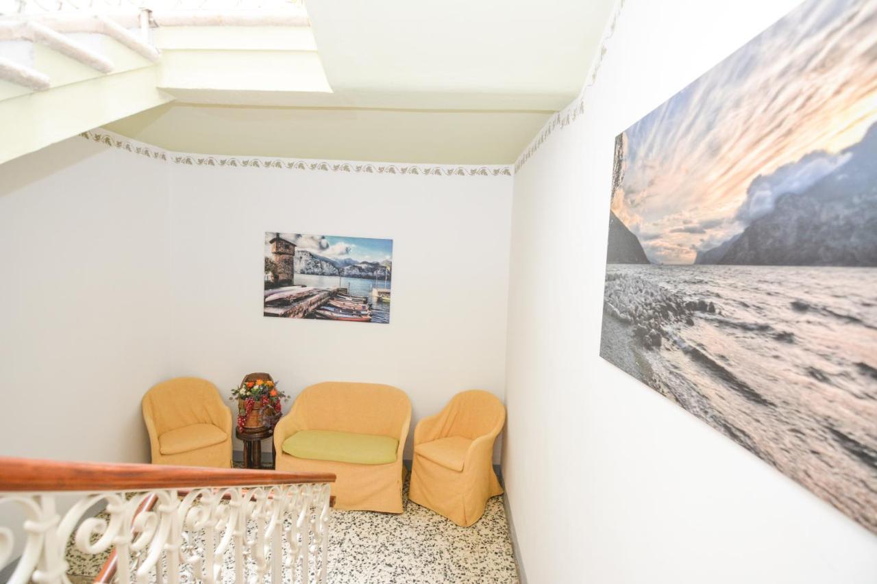 Hotel Modena Old Town Малчезине Екстериор снимка
