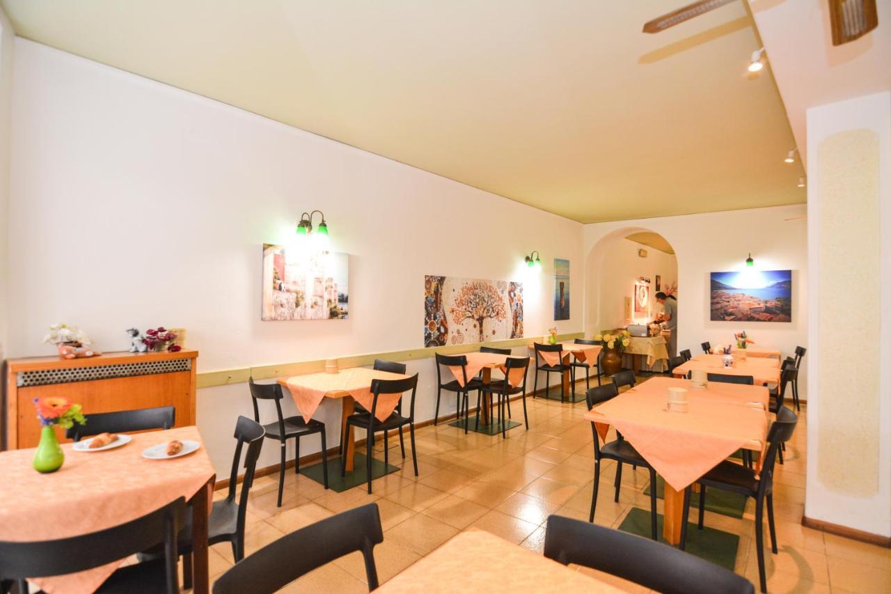 Hotel Modena Old Town Малчезине Екстериор снимка