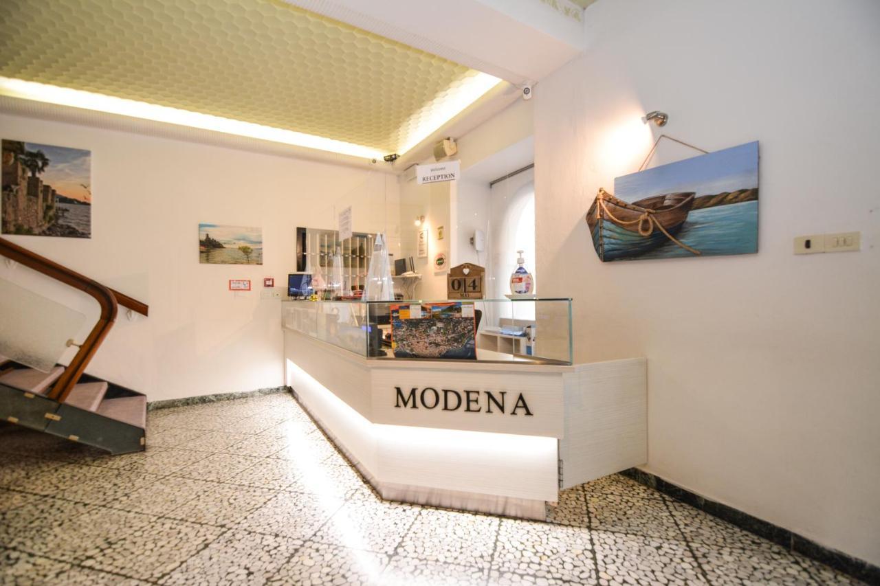Hotel Modena Old Town Малчезине Екстериор снимка