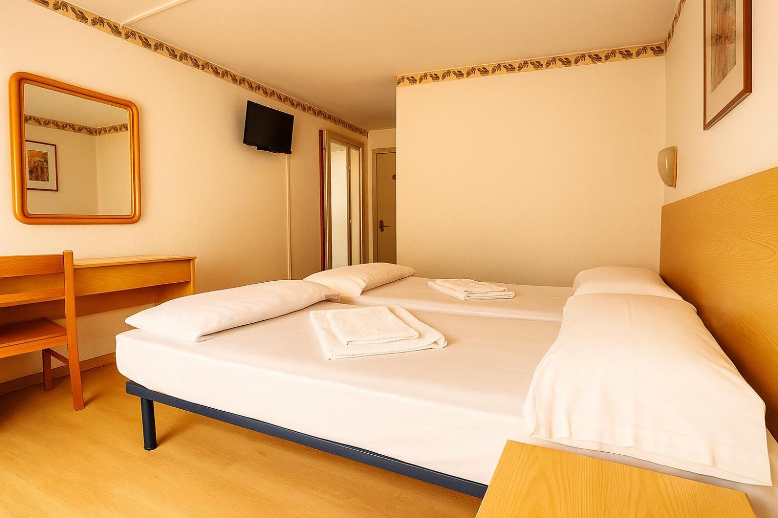 Hotel Modena Old Town Малчезине Екстериор снимка