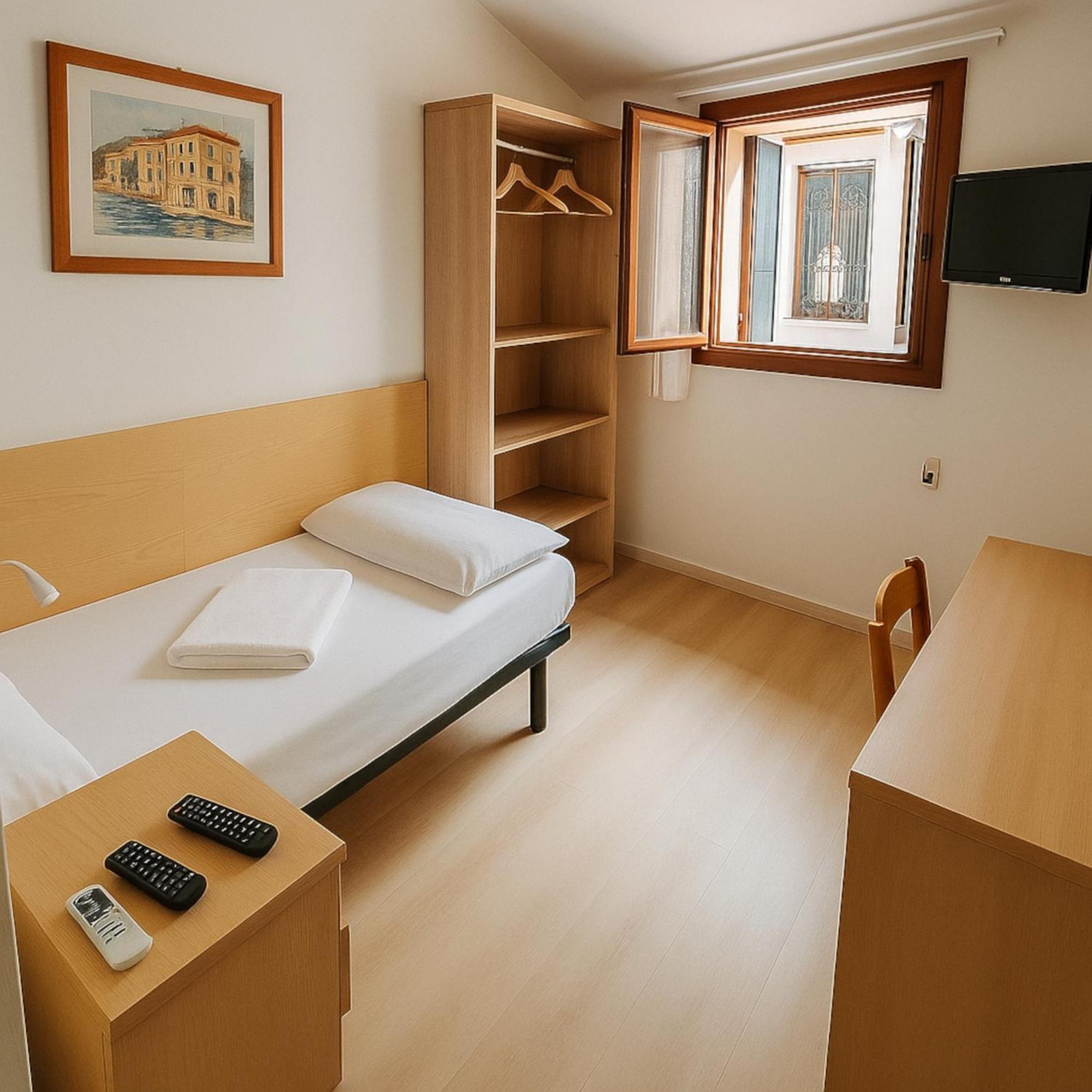 Hotel Modena Old Town Малчезине Екстериор снимка