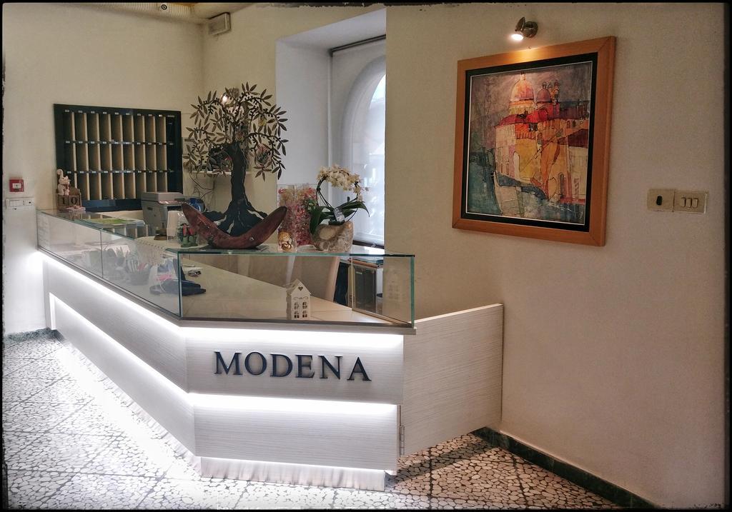 Hotel Modena Old Town Малчезине Екстериор снимка