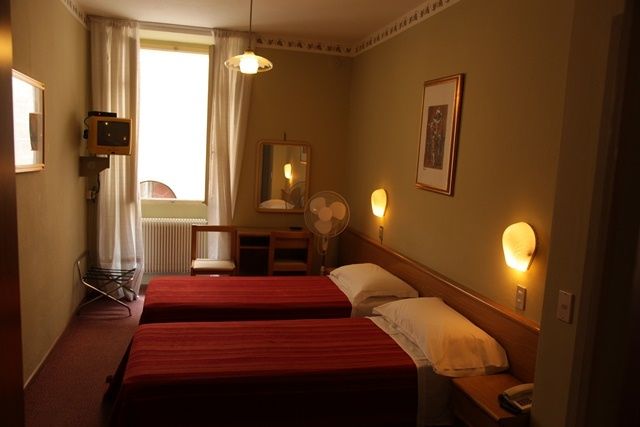 Hotel Modena Old Town Малчезине Екстериор снимка