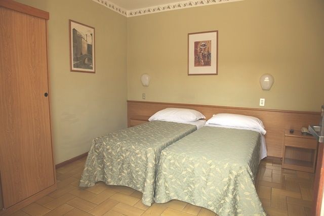 Hotel Modena Old Town Малчезине Екстериор снимка