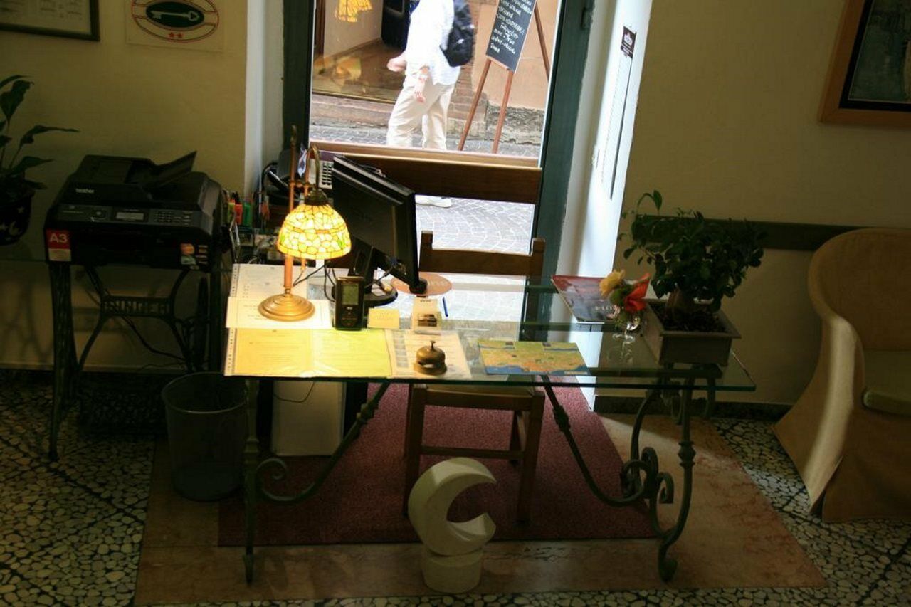 Hotel Modena Old Town Малчезине Екстериор снимка